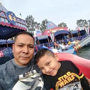 Meet your Posher, Efrain